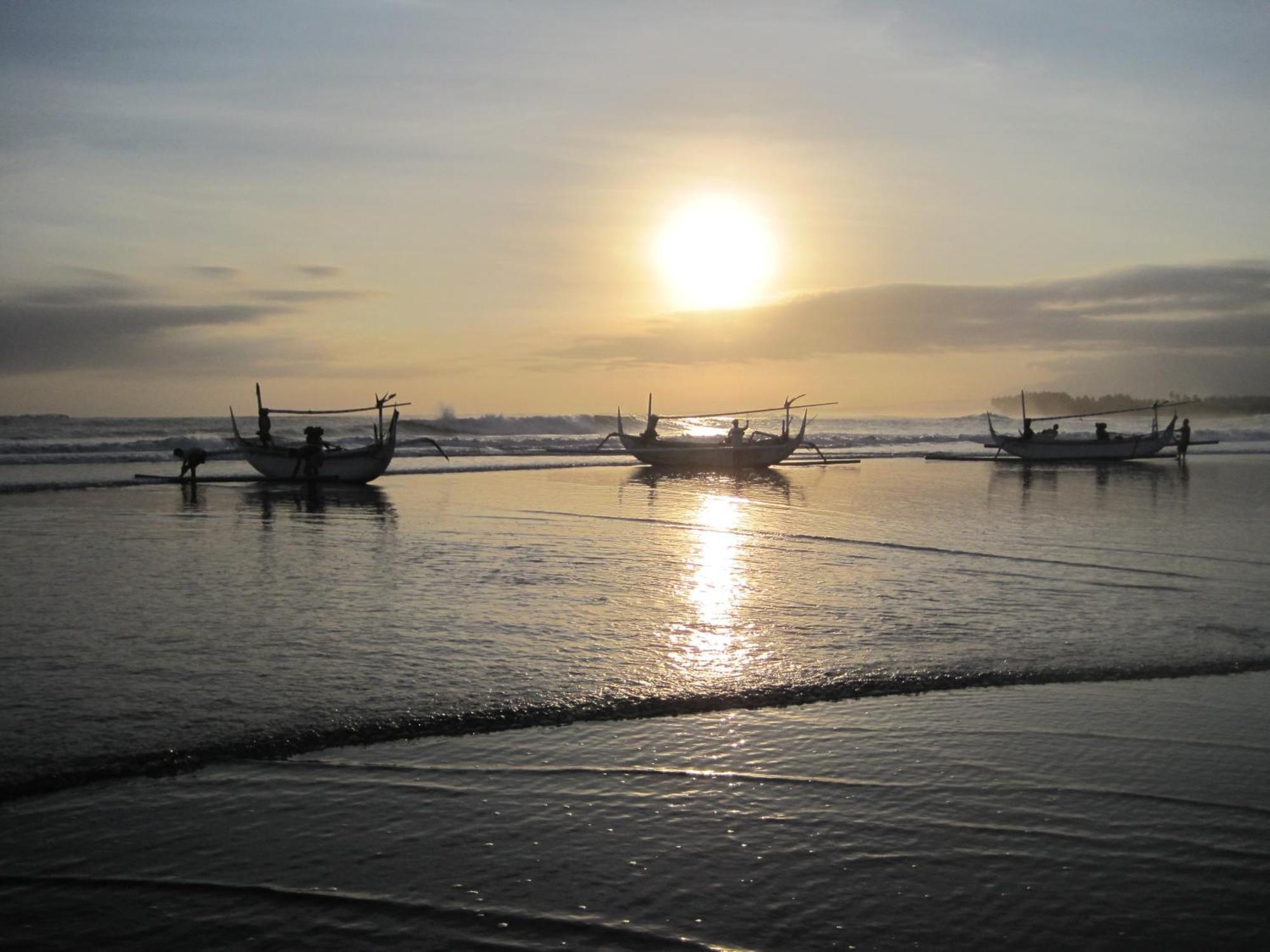 Puri Dajuma Beach Eco-Resort & Spa Pulukan Exteriör bild